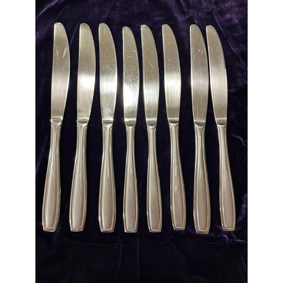 ONEIDA Bristol Everdale Stainless Silver 9-1/2” Knives 8 Pcs Discontinued - Picture 1 of 4